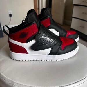 Boys Air Jordan’s size 2Y